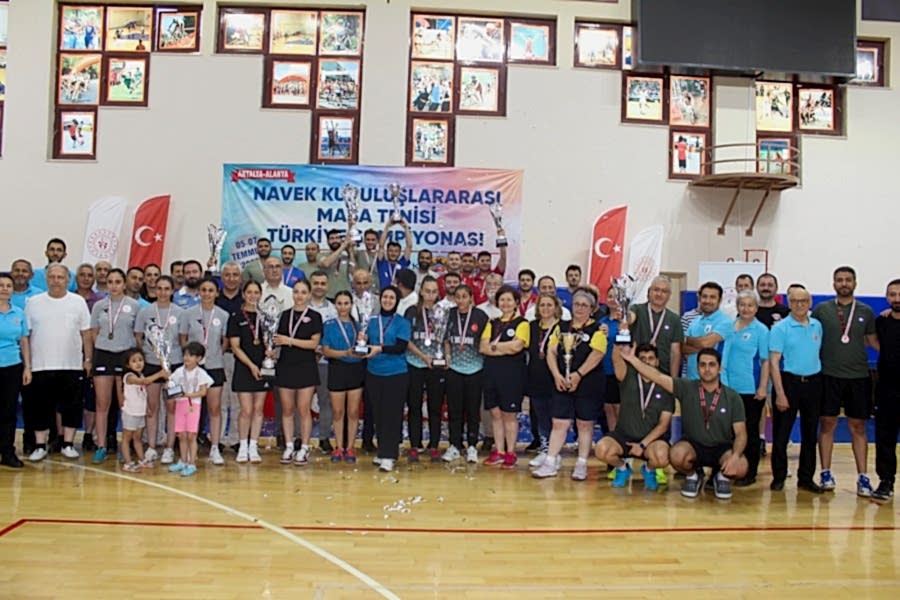 Antalya Alanya Atatürk Spor Salonu’nda yapılan NAVEK Kurum ve Kuruluşlararası Masa Tenisi Türkiye Şampiyonası sona erdi.